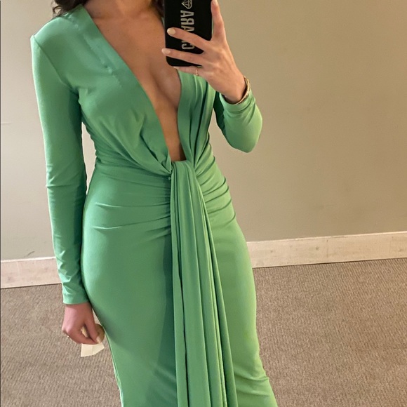 SOLACE LONDON Lorena Midi Dress in Bright Green - Picture 3 of 5